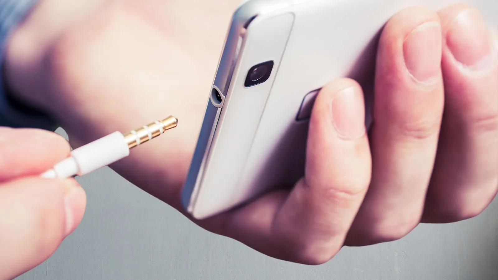 How To Clean Headphones 5 How to clean headphone jack